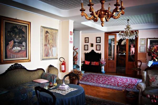 מונטה קטיני טרמה Hotel Pesi מראה חיצוני תמונה